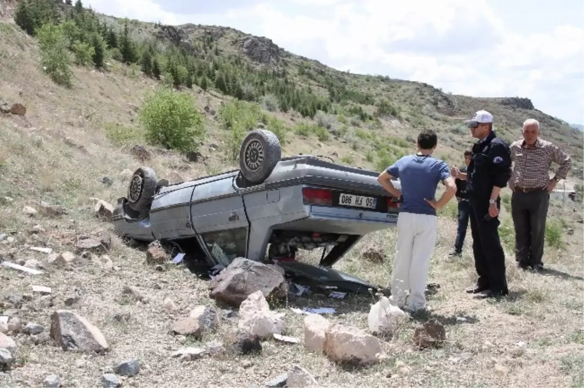 Dağdan İnerken Direksiyon Hakimiyetini Kaybeden Sürücüsü Aracıyla Şarampole Yuvarlandı