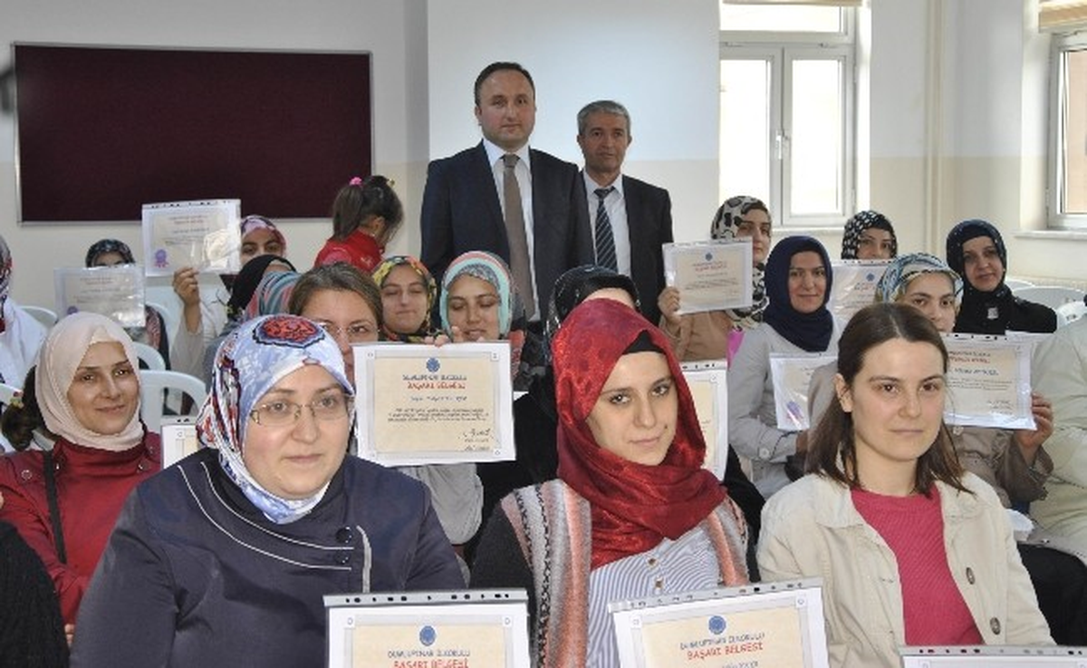 En Çok Kitap Okuyan Veli Ödüllendirildi
