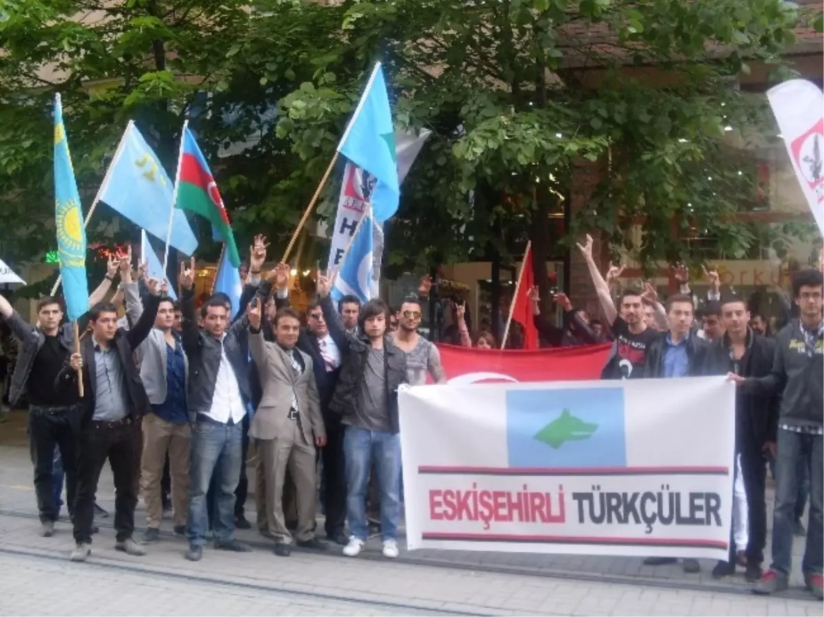 Eskişehir\'de 3 Mayıs Dünya Türkçülük Günü Yürüyüşü