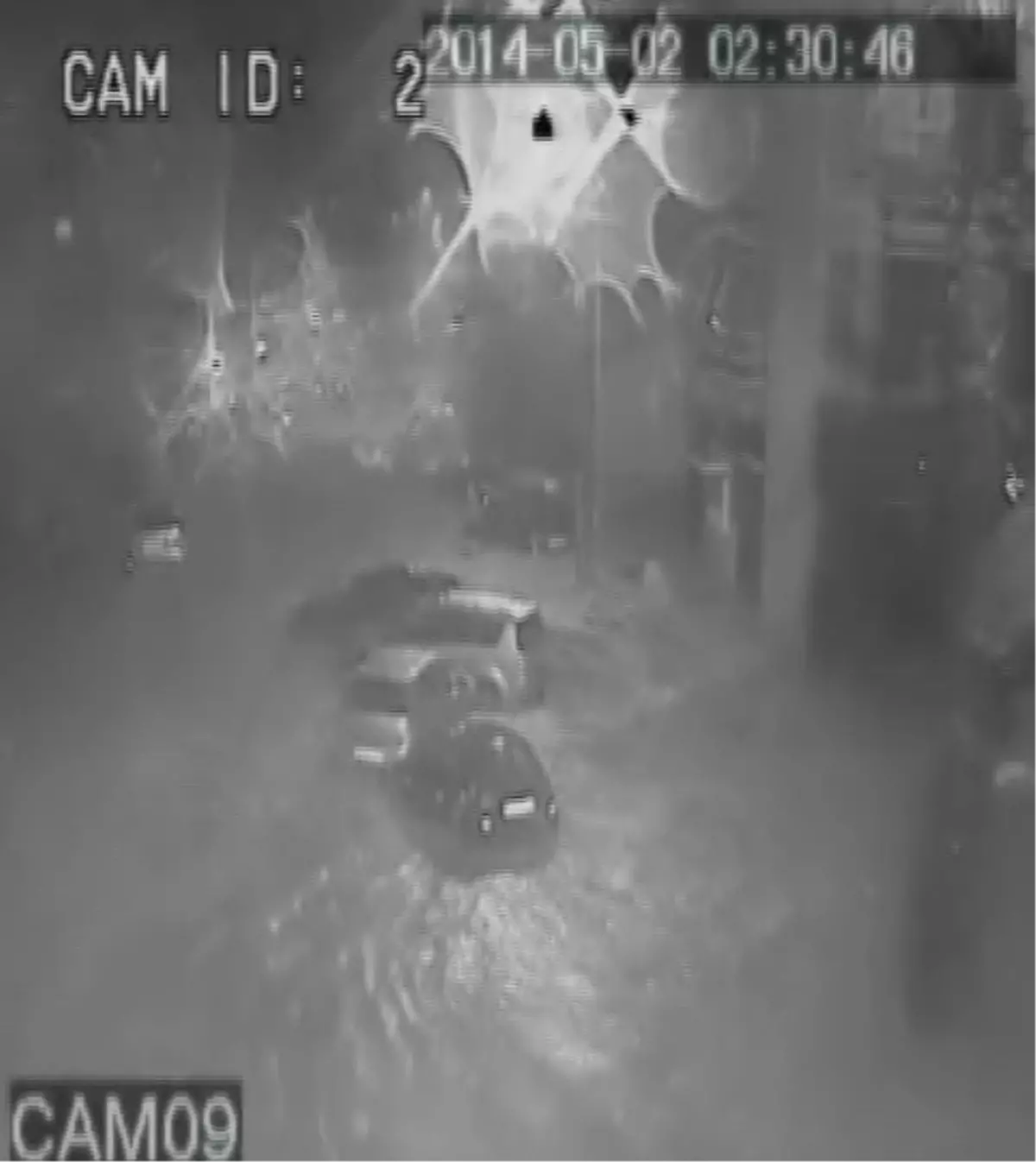 Gökçeada\'da Sel Suları, Park Halindeki Otomobilleri Önüne Katıp Sürükledi