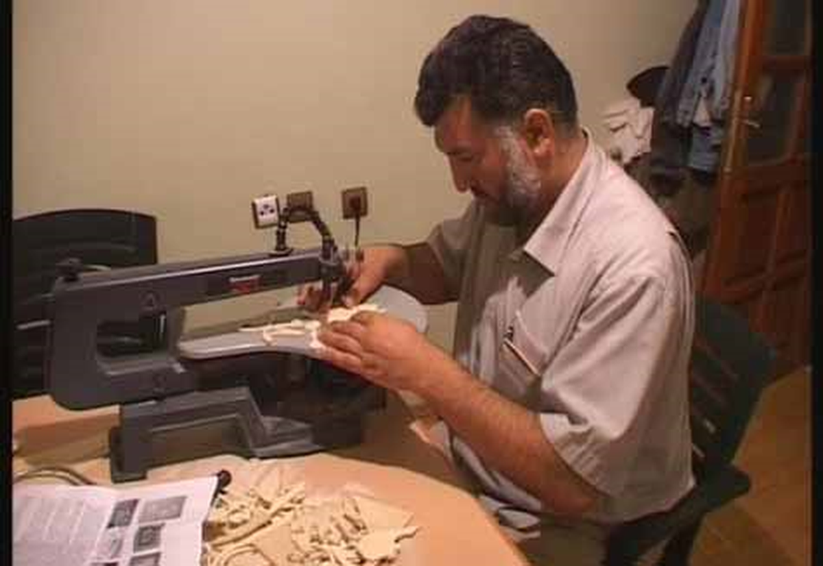 İnternetten Öğrendiği Sanatı İcra Ediyor