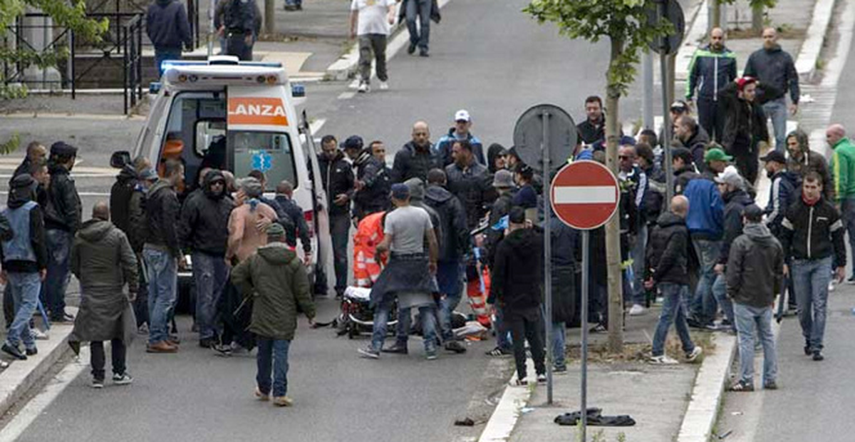 İtalya\'daki Arbedede Polisin Kurşunu Taraftara İsabet Etti
