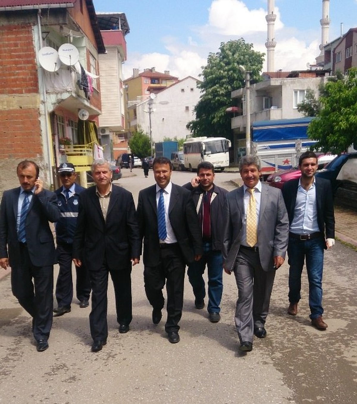 İzmit Belediyesi Mahalle Gezilerine Devam Ediyor