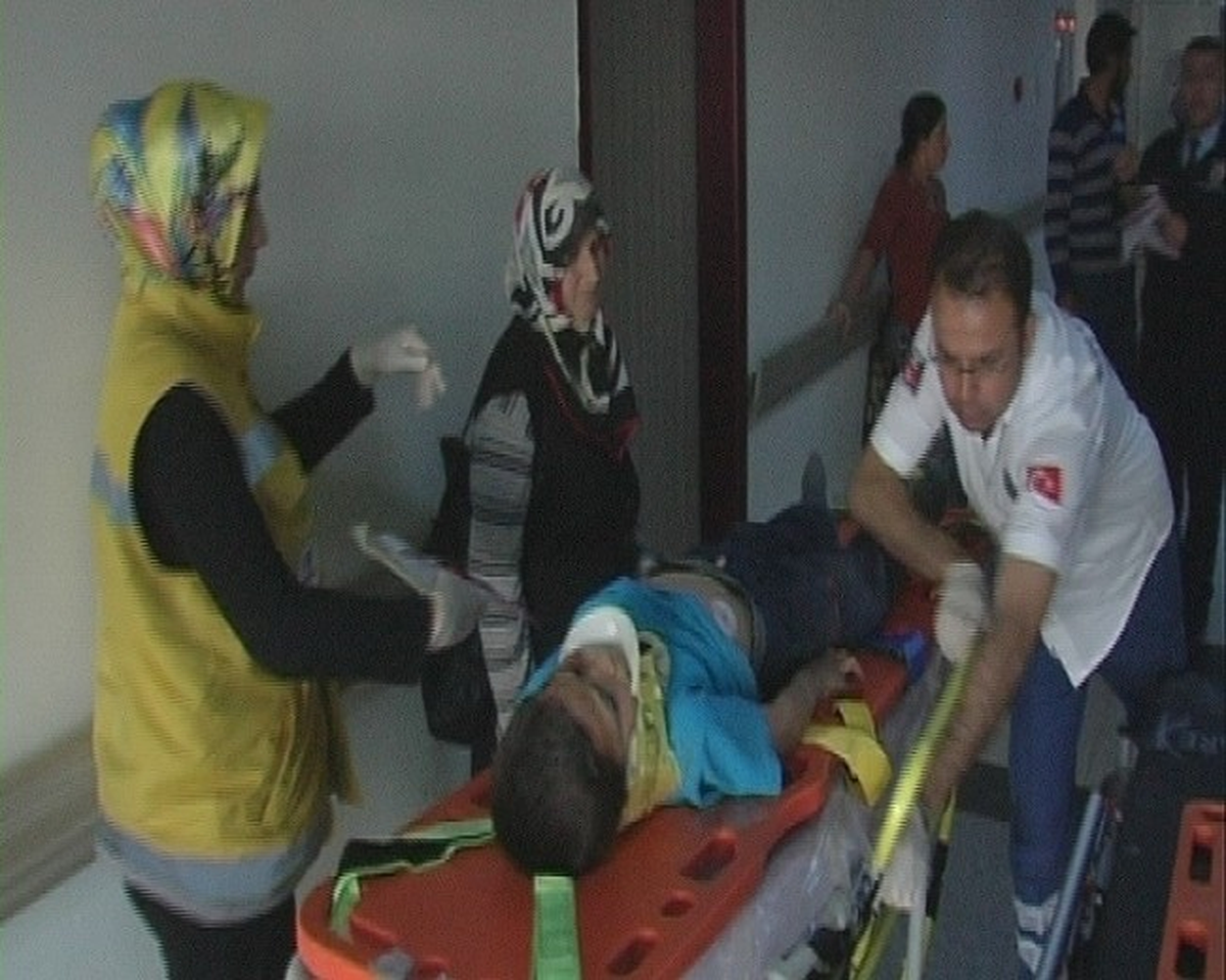 Kamyon Kasasından Düşen Çocuk Yaralandı