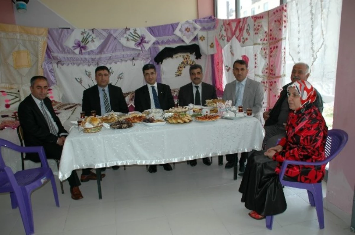 Adilcevaz Kaymakamı Özbek Kursiyerleri Ziyaret Etti