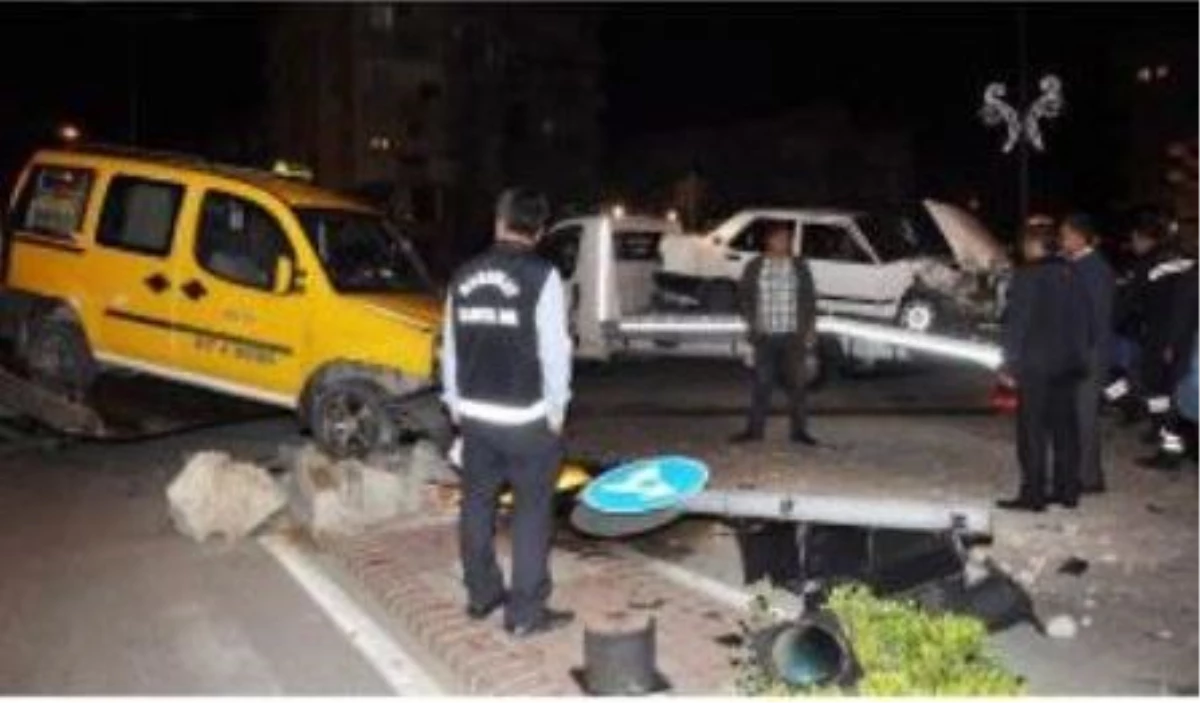 Manavgat\'ta İki Kaza: 1 Ölü, 2 Yaralı
