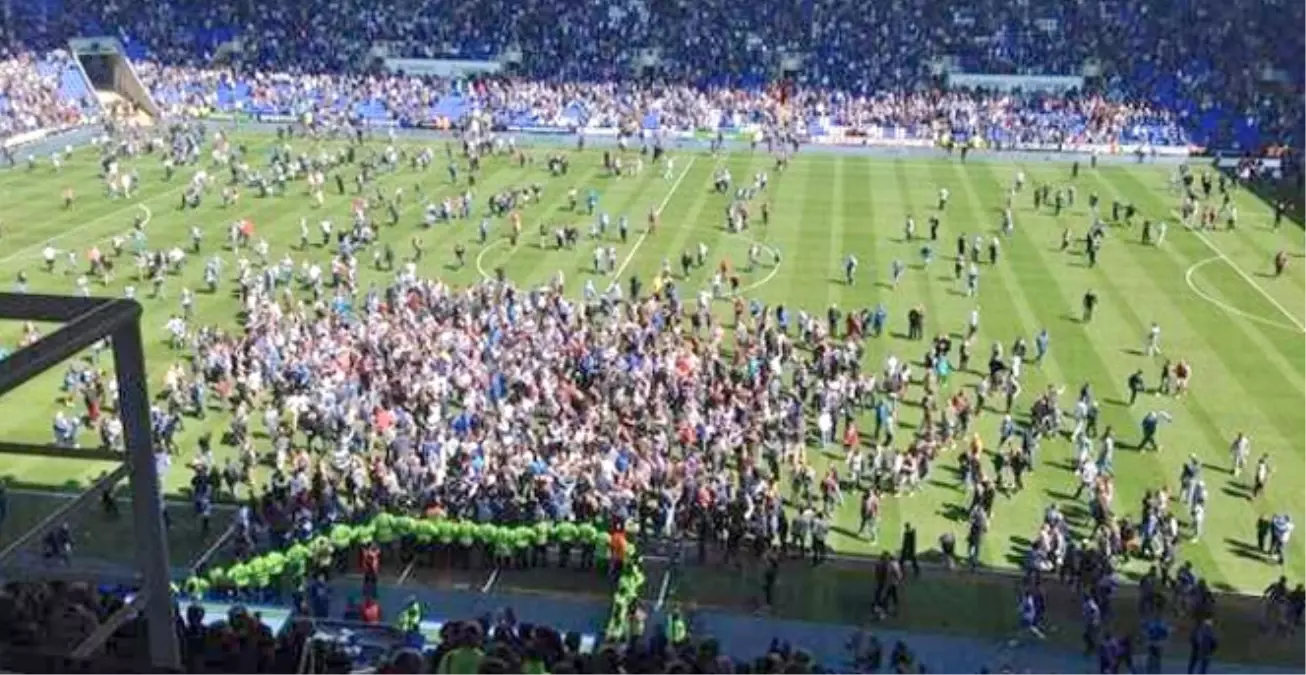 Reading Taraftarı, Premier Lig Umuduyla Sahaya İndi