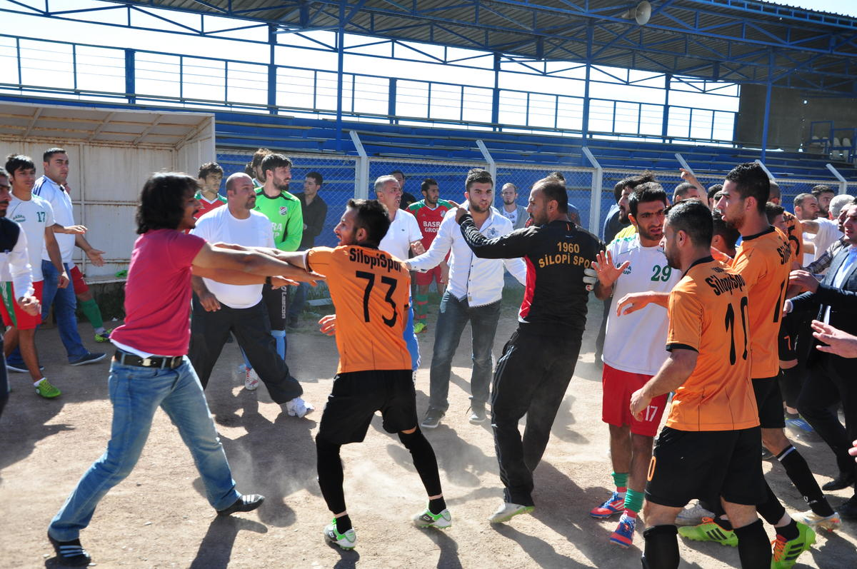 Şırnak\'ta Amatör Lig Maçında Olay Çıktı