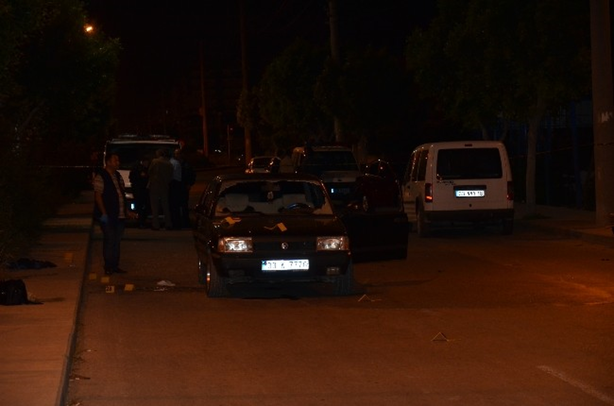 Tarsus\'ta Cinayet : 2 Ölü 1 Yaralı