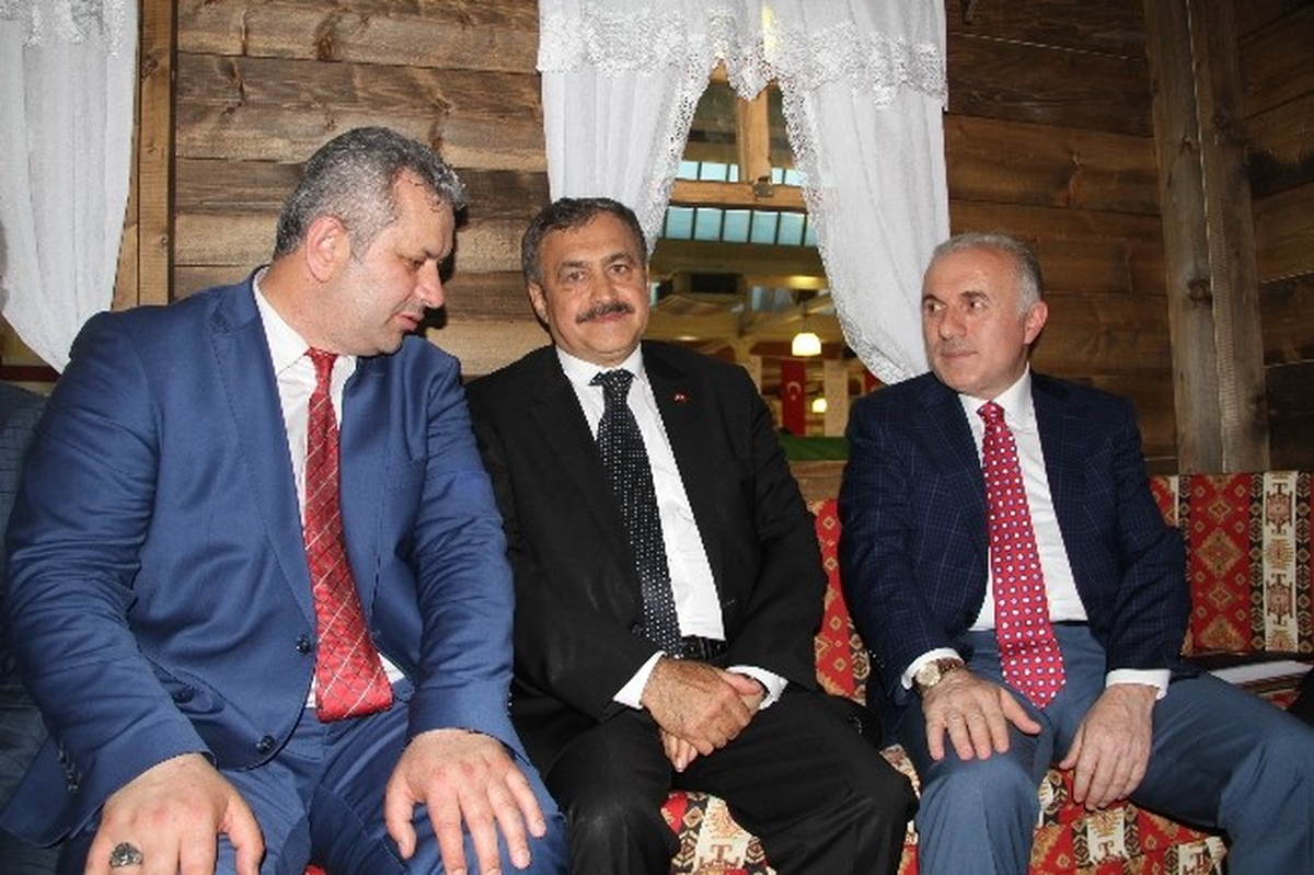 Tekrar) Veysel Eroğlu ve Aziz Babuşçu, Giresun Günleri\'ni Ziyaret Etti
