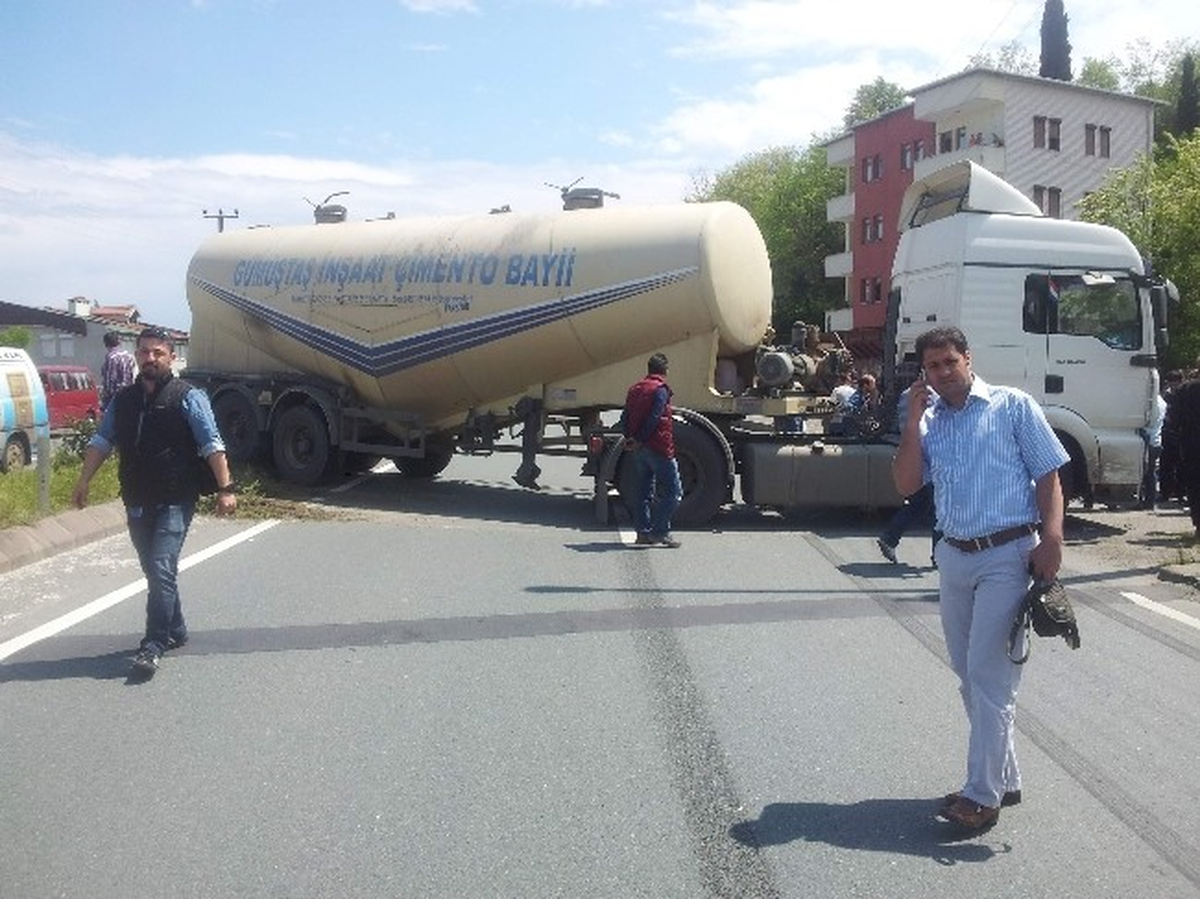 Trabzon\'da Trafik Kazası: 2 Yaralı