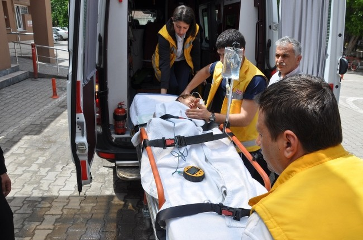 Traktörün Çarptığı Küçük Çocuk Ağır Yaralandı