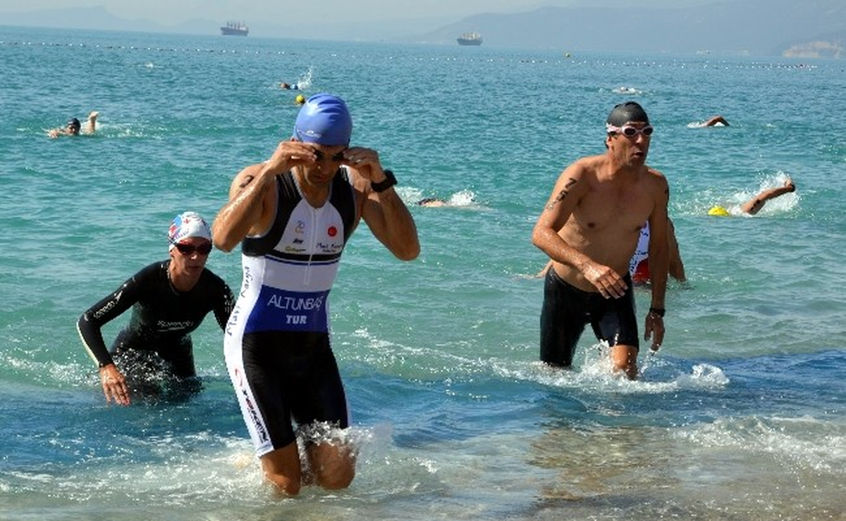 Triatlon Yarışmaları Antalya\'da Başladı