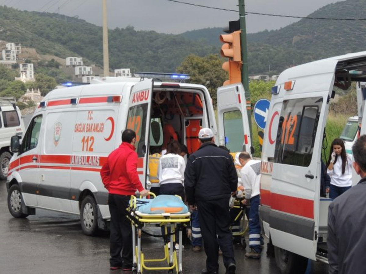 Konya\'da Öğrencileri Taşıyan Midibüs Devrildi: 17 Yaralı