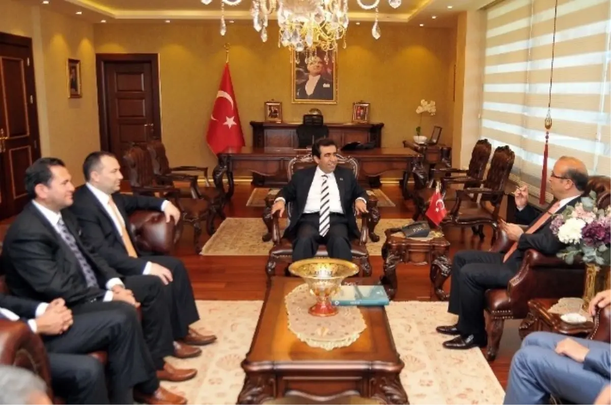 Vali Güzeloğlu Başkan Mazak\'ı ve Yönetim Kurulu Üyelerini Kabul Etti