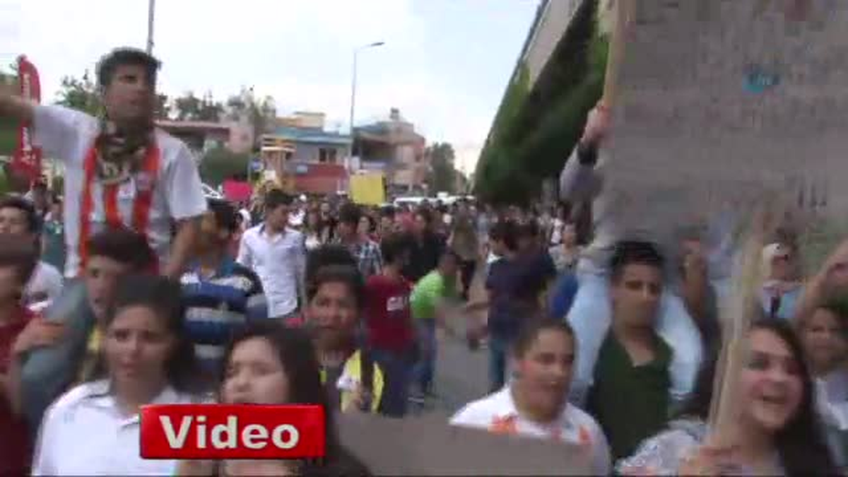 Yüzlerce Kişi Gizem\'in Katiline İdam İstedi