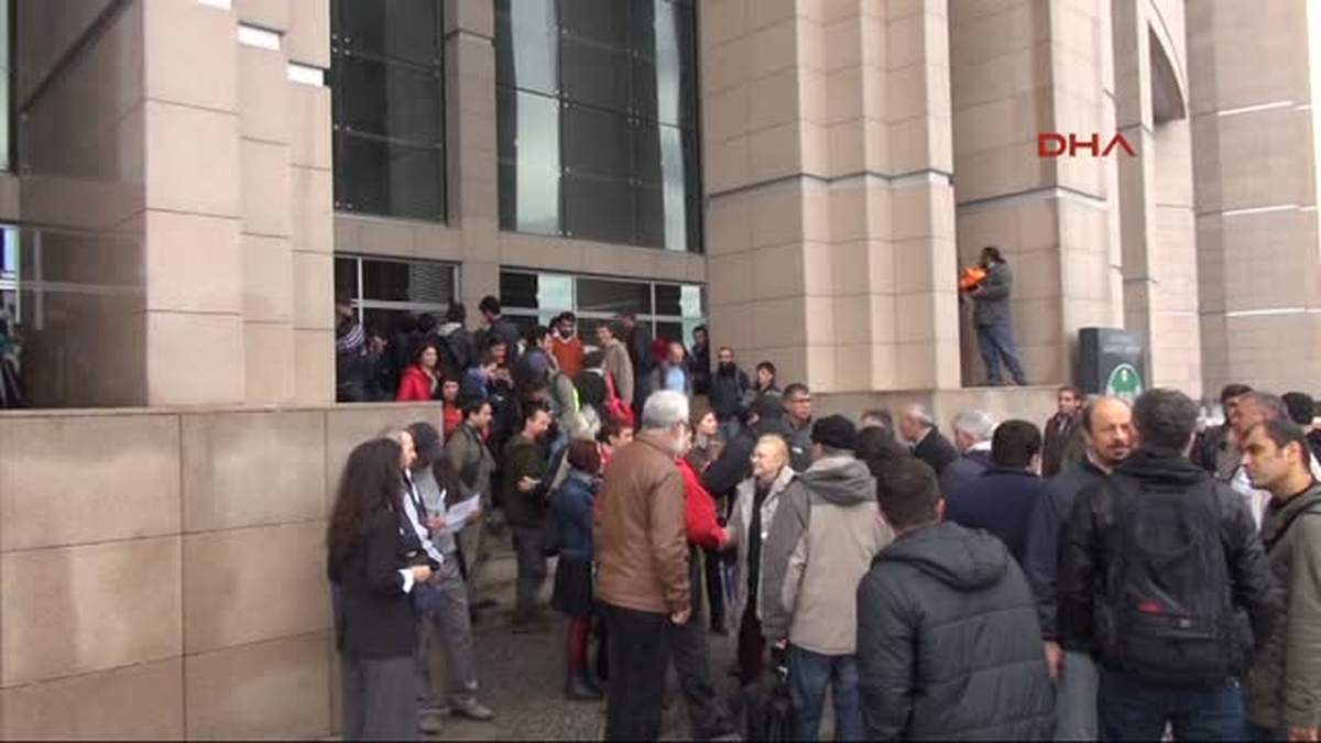 Adliye Önünde "1 Mayıs Gözaltılarına" Protesto
