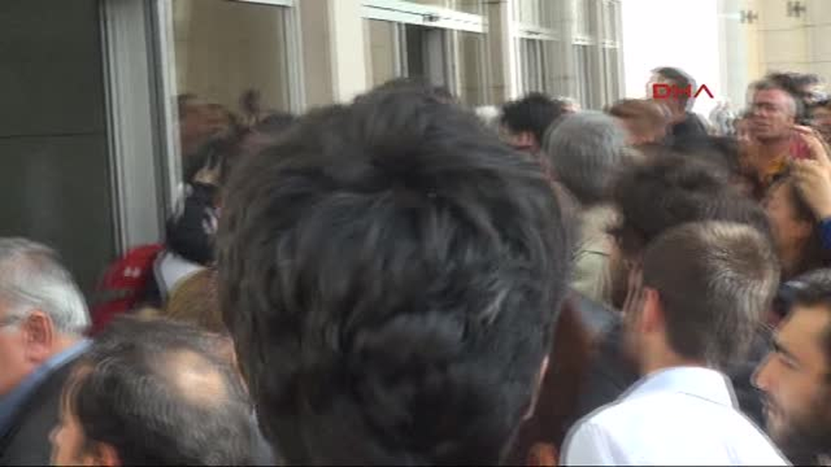 Adliye Önünde "Beşiktaş" Tezahüratları