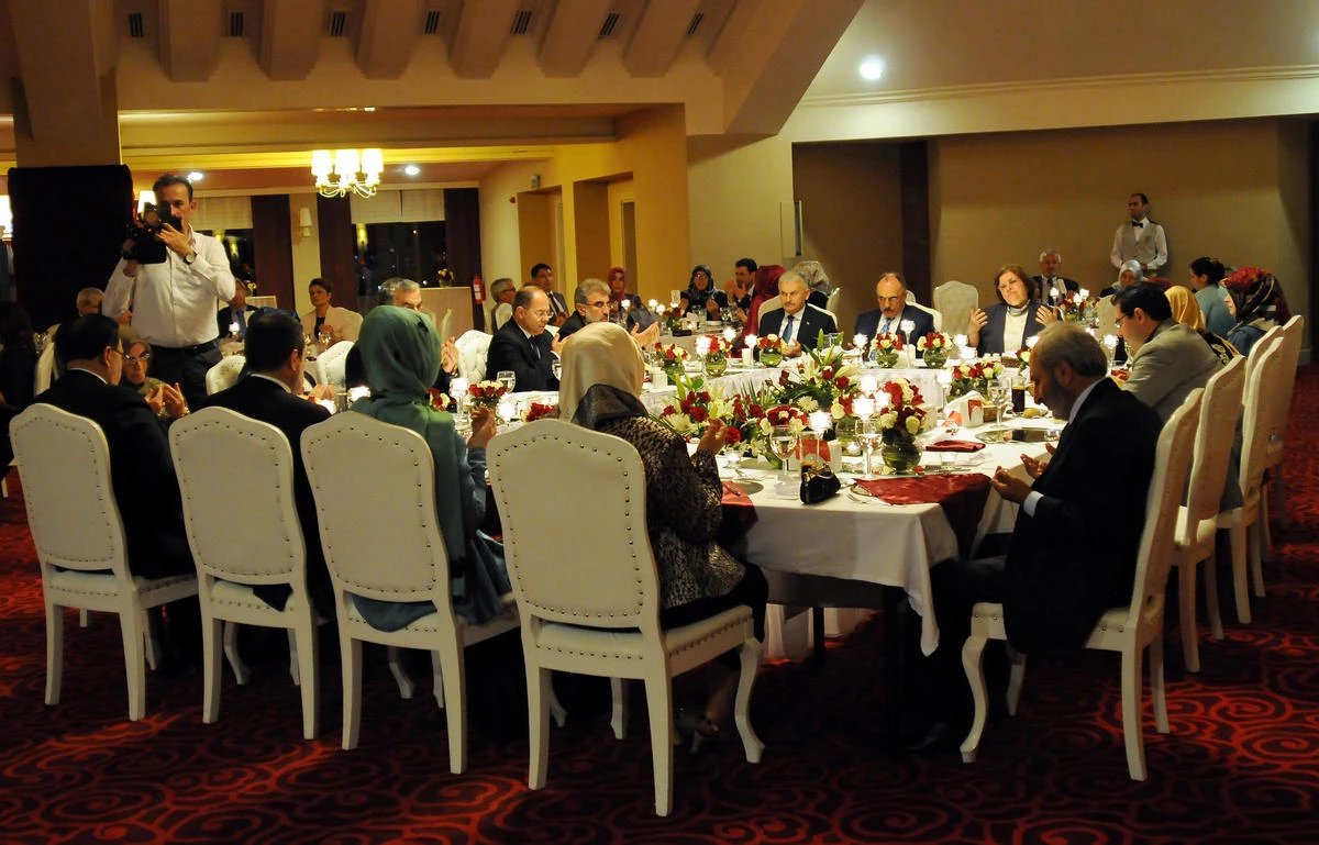 AK Parti Grup Başkanvekili Ünal, Nişanlandı