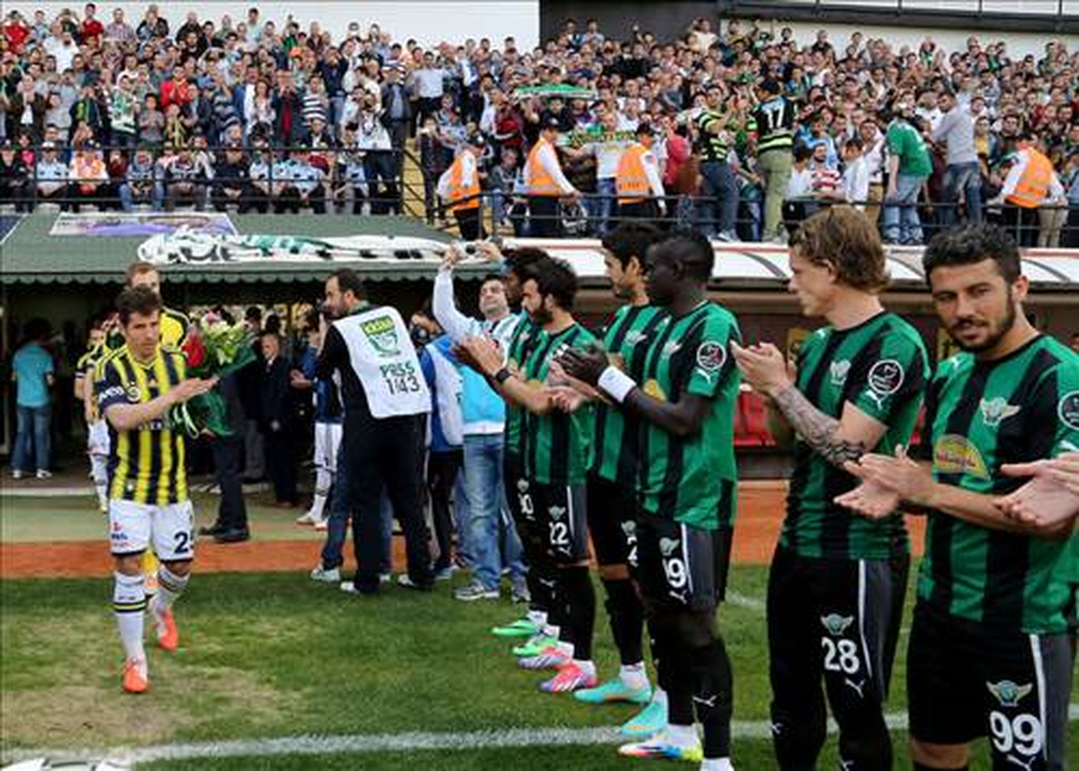Akhisar\'ın Alkışına Yanal\'dan Teşekkür