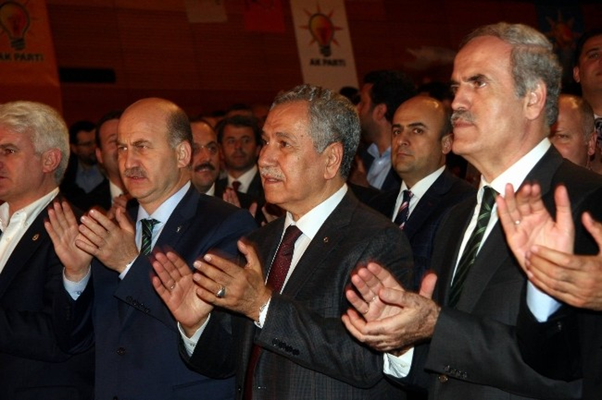 Bülent Arınç: "Geçmişin Acısını Çıkarıyoruz"