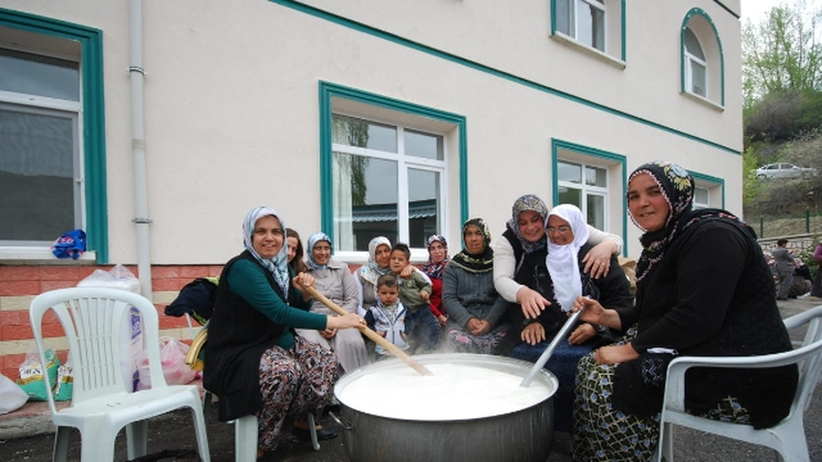 Çubuk\'ta Vatandaşlarca Yaptırılan Cami İbadete Açıldı