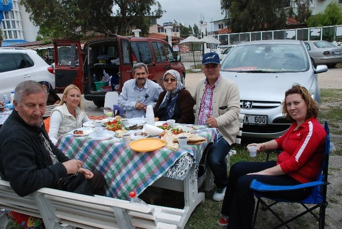 Didim\'de MHP\'liler Piknikte Biraraya Geldi