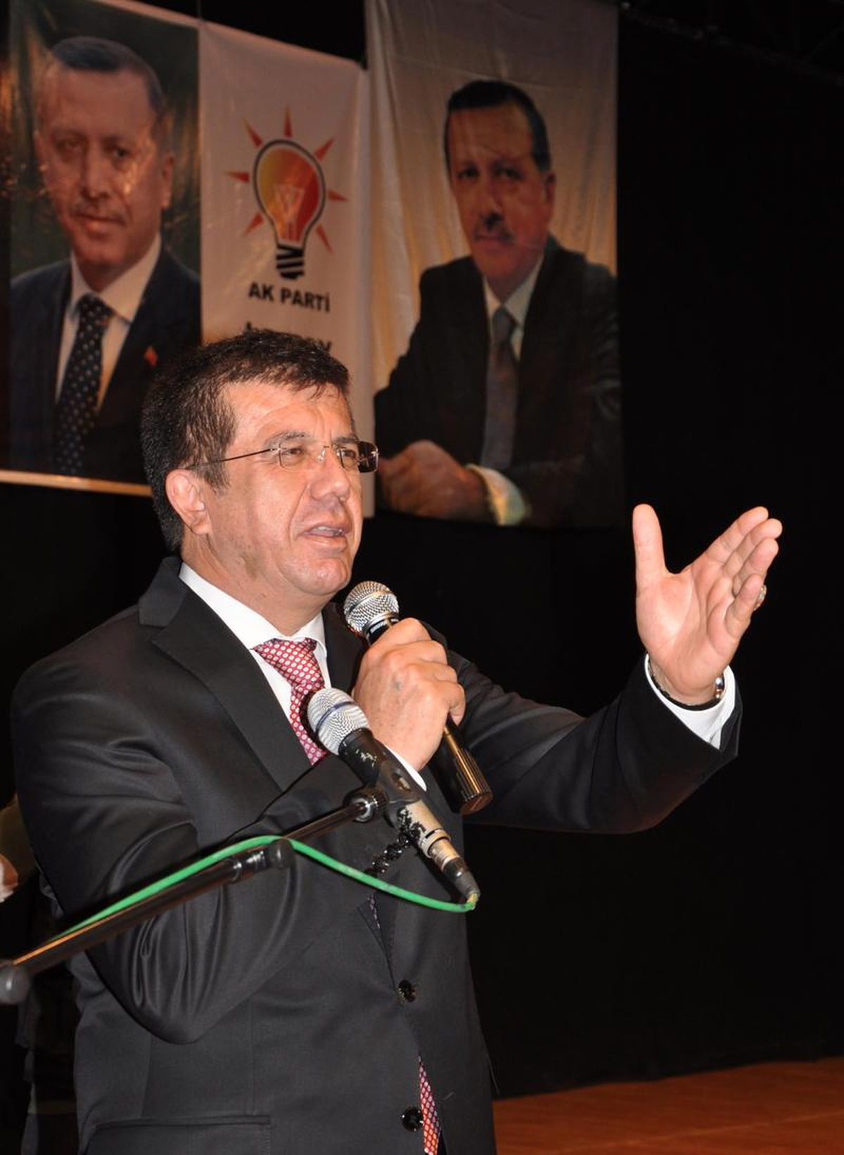 Zeybekçi: Millet Cumhurbaşkanını İlk Turda Seçecek