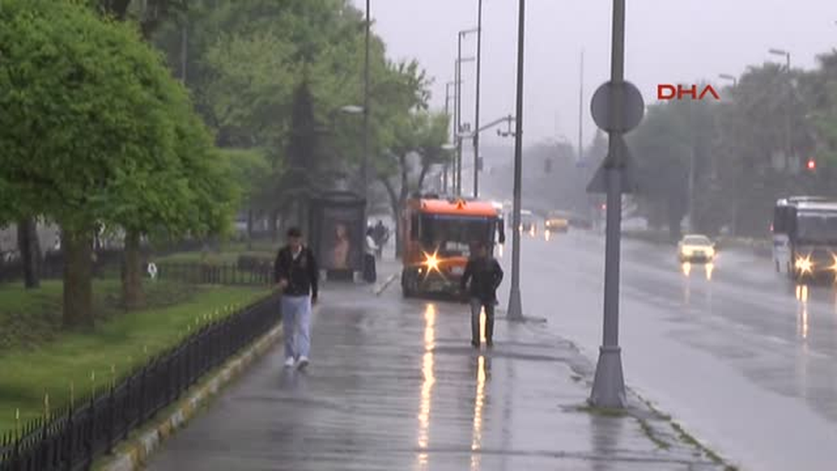 İstanbul'da Sağanak Yağmur Etkili Oluyor
