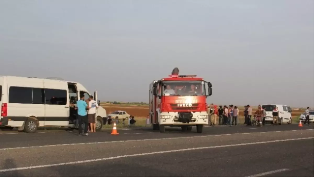 Kanala Düşen Otomobilin Sürücüsünü Vatandaş Kurtardı