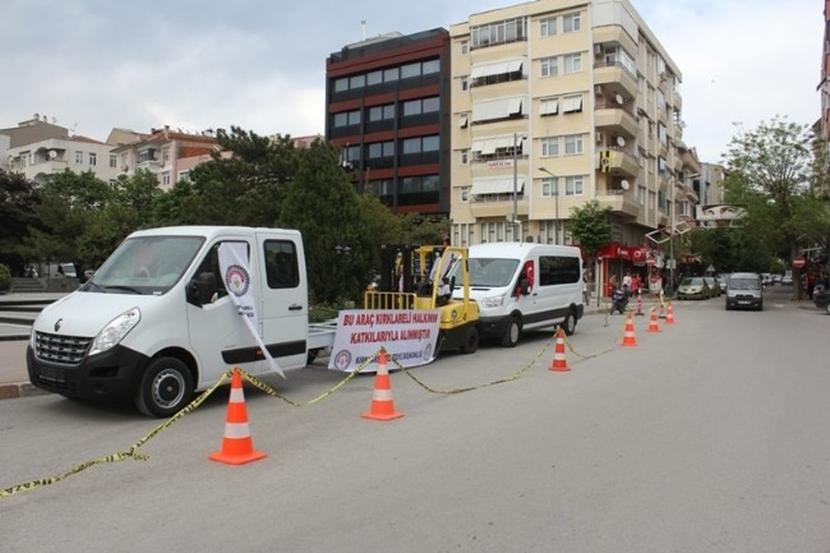 Kırklarelili Vatandaşlar Belediyeye Araç Aldı