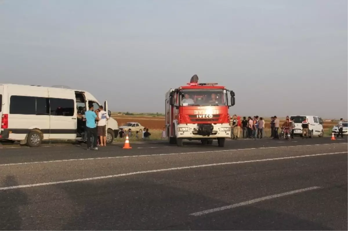 Kontrolden Çıkan Araç, Sulama Kanalına Uçtu