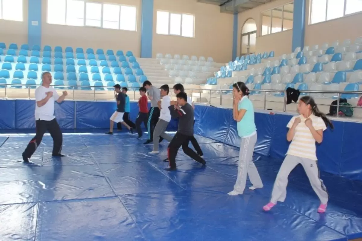 Korkuteli'de Muay-Thai Kursuna Yoğun İlgi