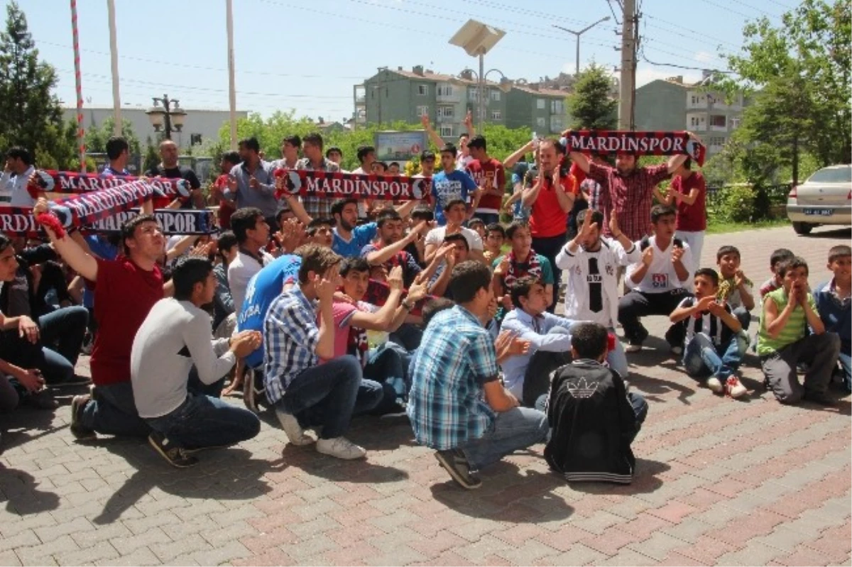 Mardinspor Taraftarları Takımları İçin Yürüdü