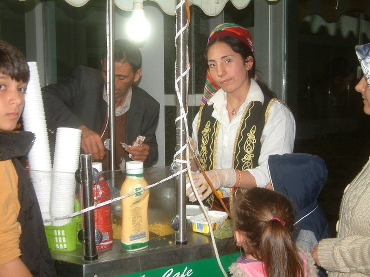 Mısırlar Liseli Burcu\'ya Harçlık Oldu
