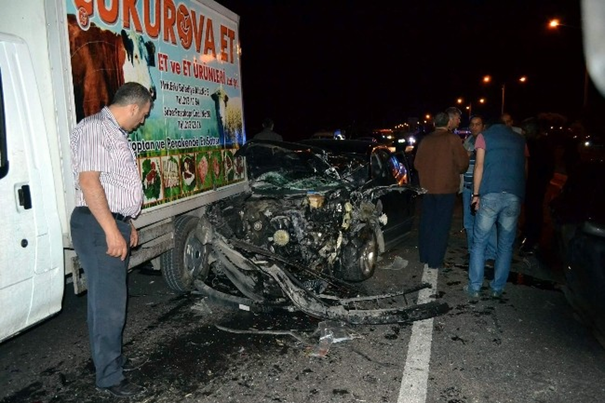 Niğde\'de Zincirleme Trafik Kazası: 4 Yaralı
