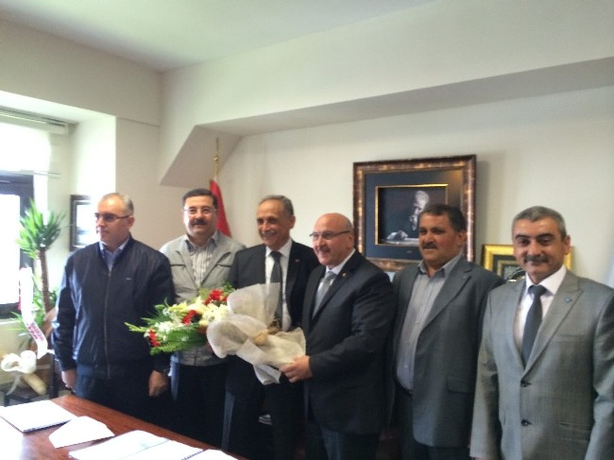 Ödemiş Ticaret Odası Belediye Başkanı Mahmut Badem\'i Makamında Ziyaret Etti