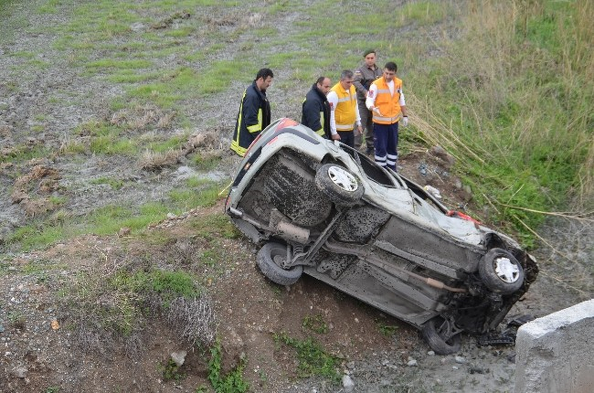 Kastamonu\'da Otomobil Tarlaya Uçtu: 2 Ölü, 2 Yaralı