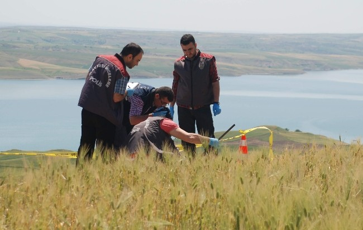 Adıyaman\'da Buğday Tarlası İçerisinde Erkek Cesedi Bulundu