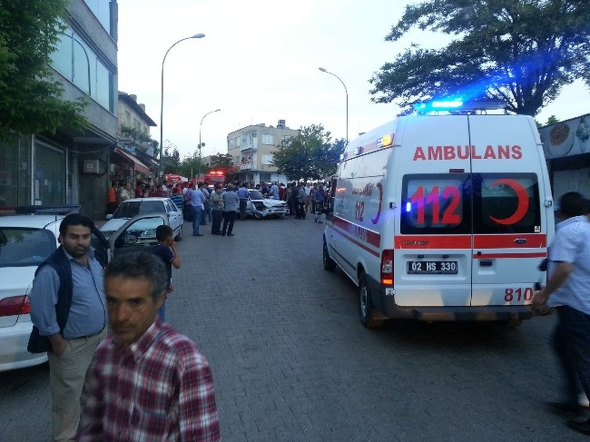 Park Halindeki Otomobillere ve Vatandaşa Çarptı