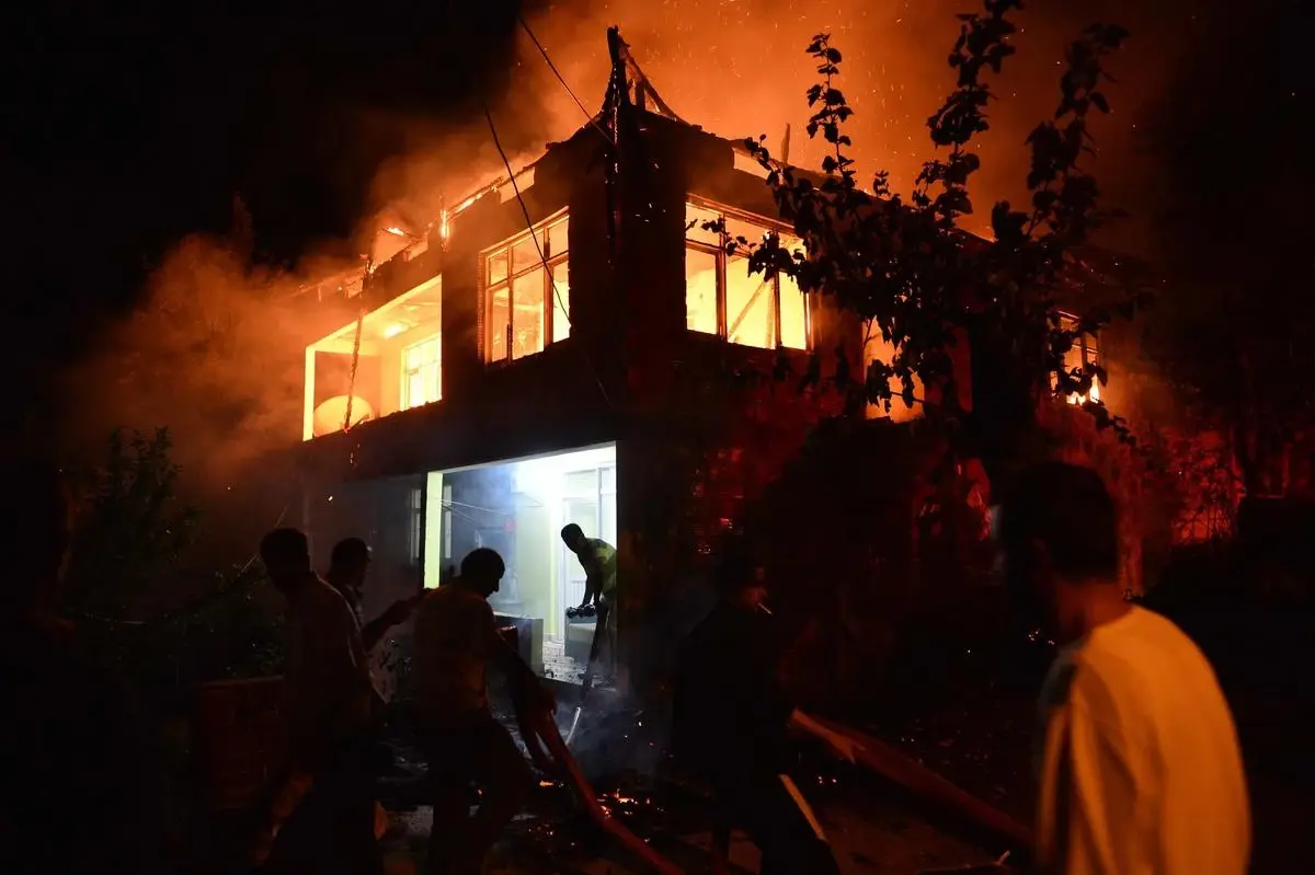 Rize\'de Ev Yangını