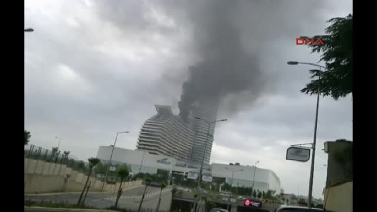 Üsküdar\'da Avm\'de Yangın