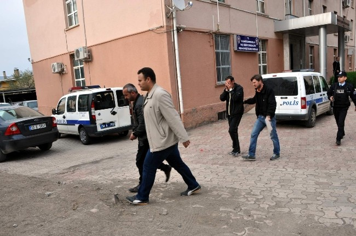 Yanlışlıkla Girdikleri İlçede Esrar ile Yakalandılar