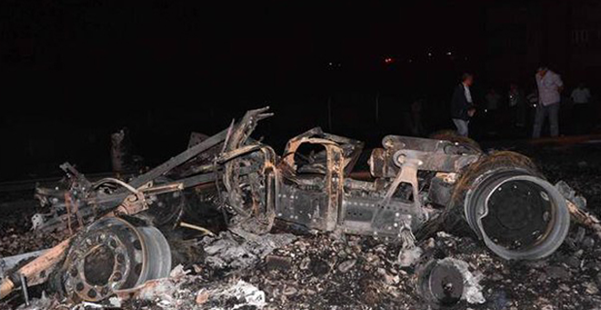 Yolcu Treniyle Akaryakıt Tankeri Çarpıştı: 1 Ölü