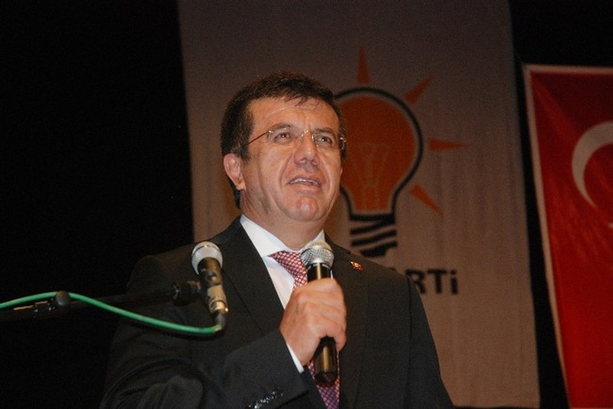 "17 Aralık\'ın Ardından \'Türkiye Batıyor\' Edebiyatı Yapıldı"