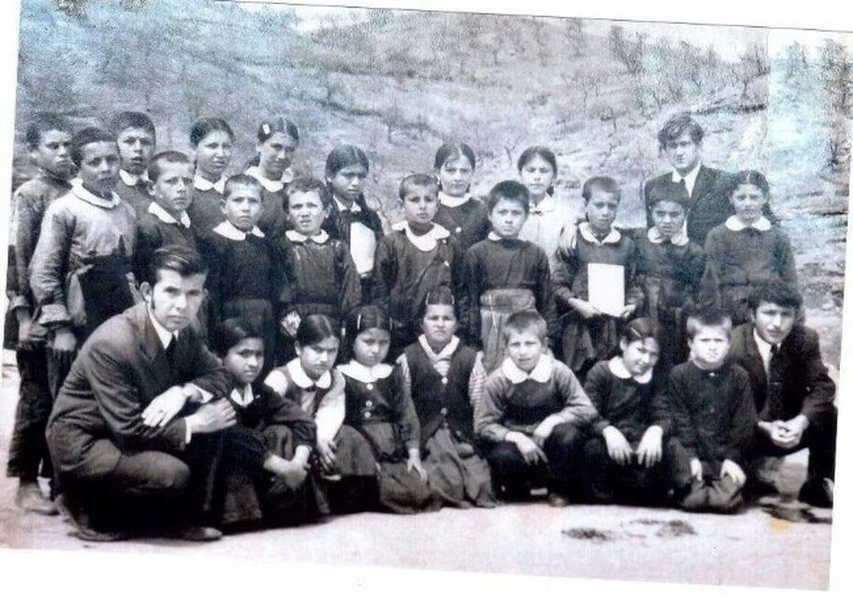 48 Yıl Sonra Öğretmenlerini Arkadaşlarıyla Buluşturdu