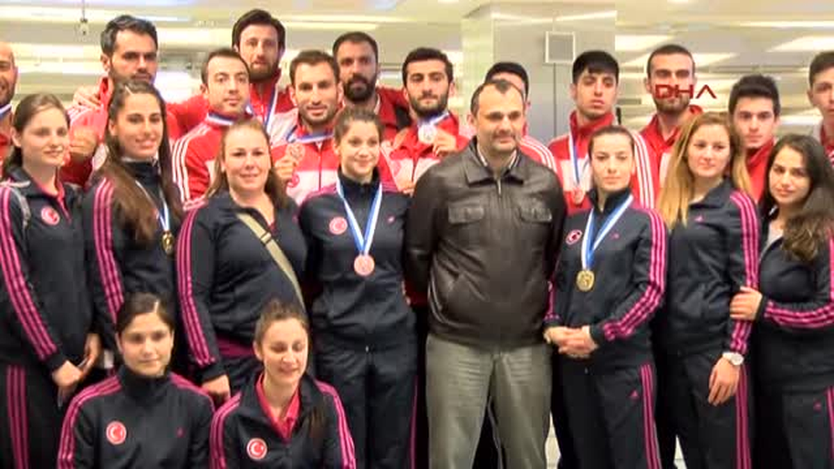 9 Madalyalı Karate Milli Takımı Yurda Döndü