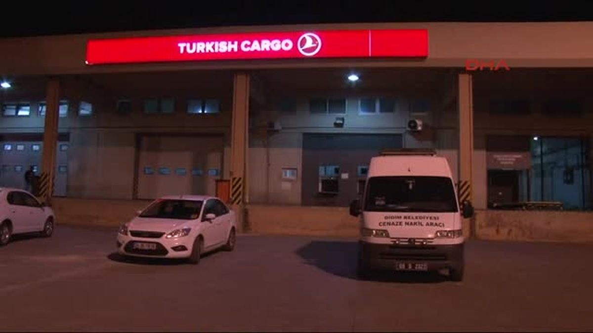 ABD\'de Öldürülen Türk Gencinin Cenazesi İzmir\'de