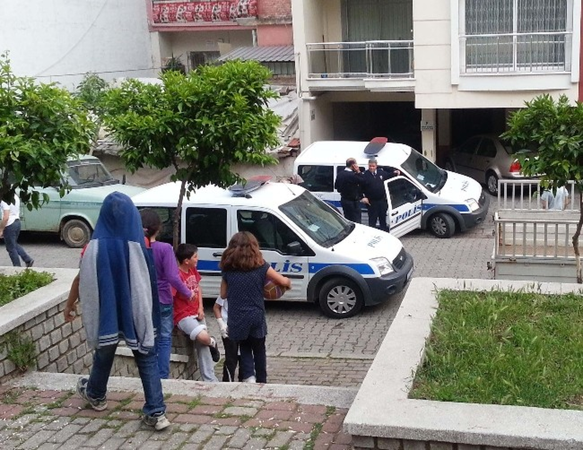 Adab-I Muaşerete Aykırı Hareket Eden Şahıs Polis Gelince Ağladı