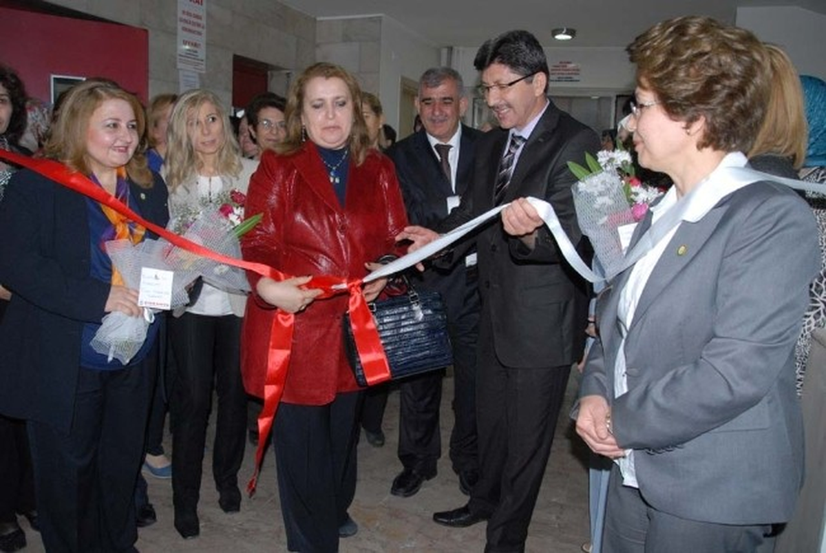 Afyonkarahisar\'da Anneler Günü\'ne Özel El İşi Sergisi